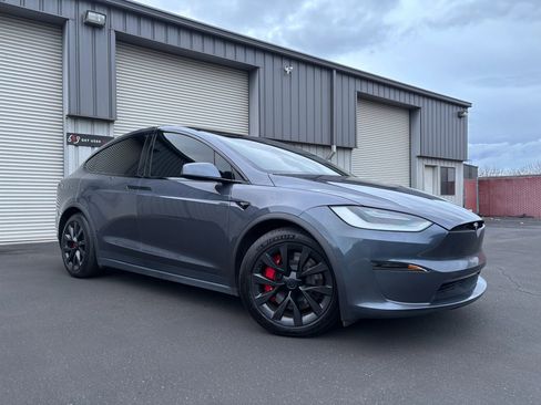 Used 2023 Tesla Model X Plaid image 2