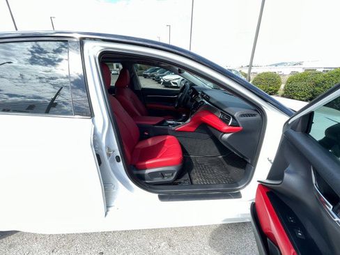 Used 2019 Toyota Camry XSE image 18