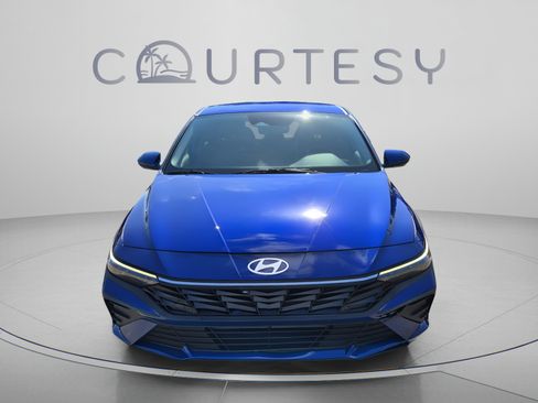 Used 2025 Hyundai Elantra SE FWD image 8