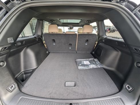 New 2026 Jeep Grand Cherokee Limited w/ Limited Altitude Package image 11