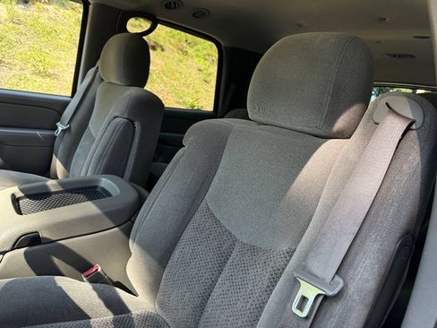 Used 2004 Chevrolet Tahoe LS w/ Preferred Equipment Group AWD/4WD image 13