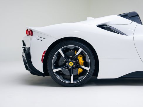 Used 2024 Ferrari SF90 Spider image 20