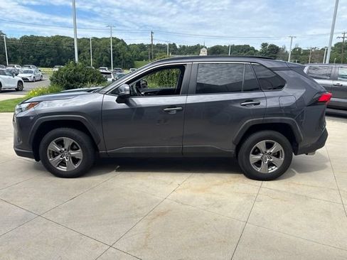 Used 2024 Toyota RAV4 XLE AWD/4WD image 4