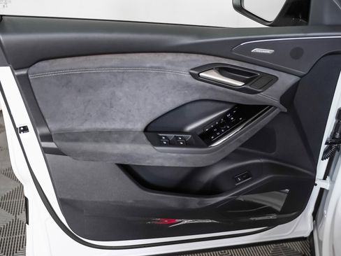 New 2025 Audi SQ6 e-tron Premium Plus image 22