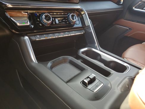 Used 2024 GMC Sierra 2500 Denali Ultimate image 28