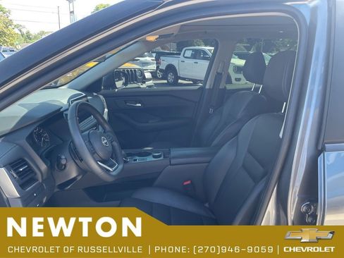 Used 2024 Nissan Rogue SV w/ SV Premium Package AWD/4WD image 4