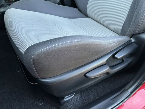Used 2015 Toyota RAV4 XLE FWD image 26