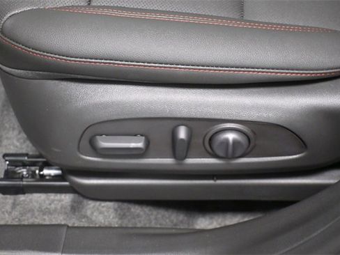 New 2025 Chevrolet Trax RS w/ Sunroof Package image 16