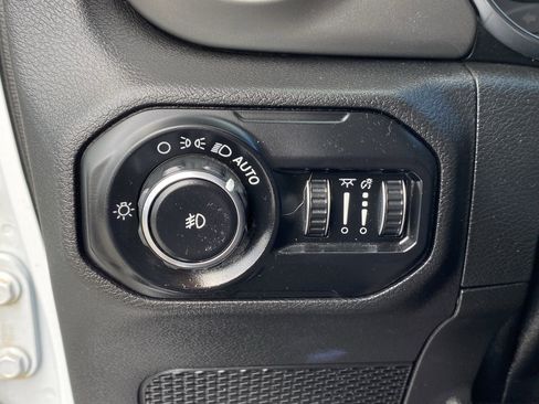 Used 2021 Jeep Wrangler Unlimited Sahara image 29