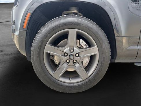 Used 2023 Land Rover Defender 130 X-Dynamic SE image 9