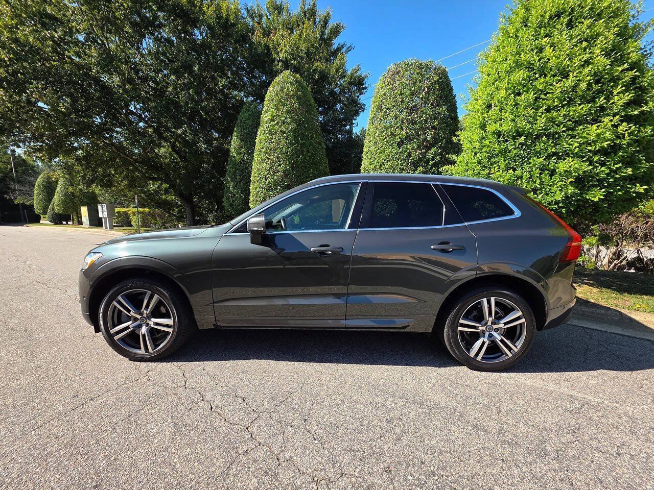 Used 2018 Volvo XC60 T6 Momentum w/ Convenience Package AWD/4WD image 2