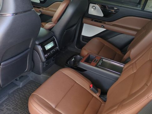 Used 2020 Lincoln Aviator Reserve w/ Equipment Group 202A AWD/4WD image 13