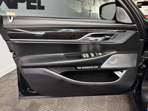 Used 2016 BMW 740i RWD image 38