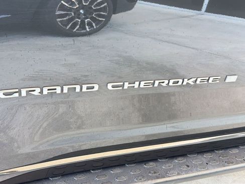 Used 2023 Jeep Grand Cherokee L Overland w/ Advanced Protech Group III AWD/4WD image 35