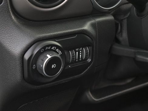 Used 2020 Jeep Wrangler Sport S image 30