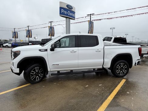 Used 2024 GMC Sierra 1500 AT4 w/ Technology Package image 12