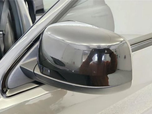 Used 2019 Jeep Grand Cherokee Laredo AWD/4WD image 17
