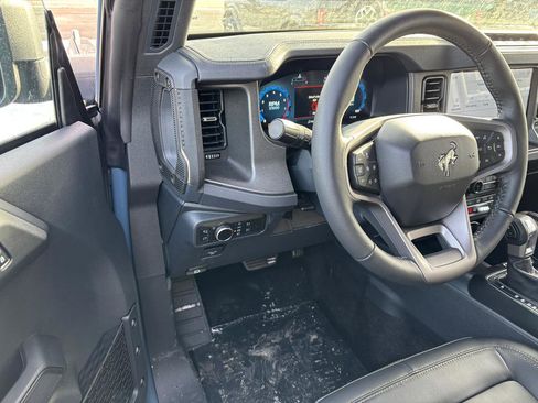 New 2025 Ford Bronco Badlands image 9