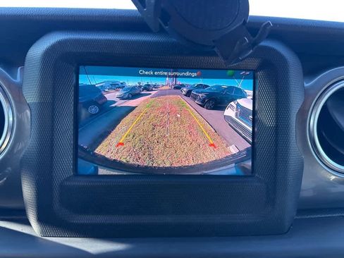 Used 2019 Jeep Wrangler Unlimited Sahara image 21