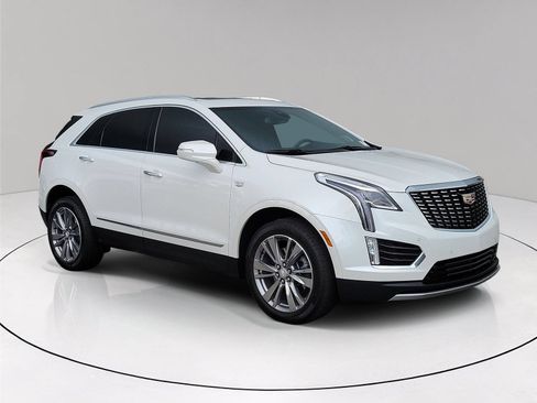 Used 2023 Cadillac XT5 Premium Luxury FWD image 3