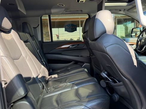 Used 2019 Cadillac Escalade ESV Luxury RWD image 27