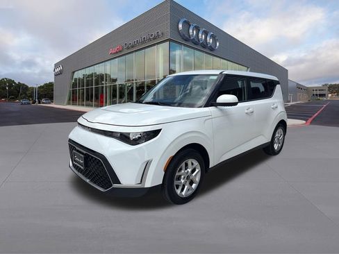 Used 2025 Kia Soul LX w/ LX Technology Package FWD image 1