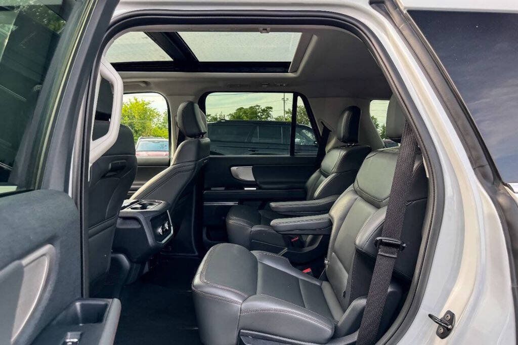 Used 2025 Ford Expedition Active AWD/4WD image 26