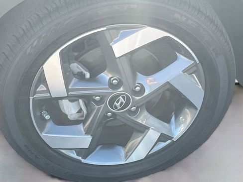 Used 2024 Hyundai Venue Limited image 32