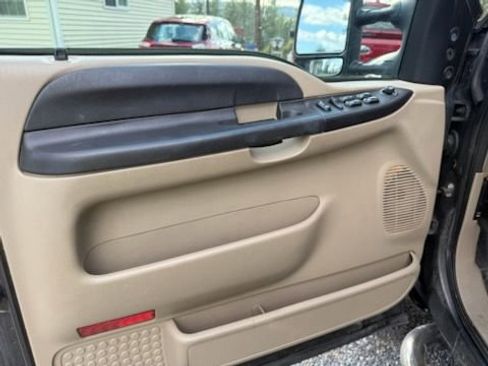 Used 2006 Ford F250 4x4 Crew Cab Super Duty image 6