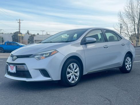 Used 2016 Toyota Corolla LE image 2