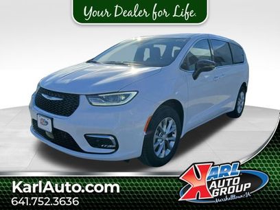 New 2026 Chrysler Pacifica Select