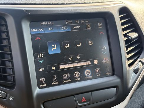 Used 2016 Jeep Cherokee Limited AWD/4WD image 35