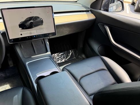 Used 2022 Tesla Model Y Long Range AWD/4WD image 38