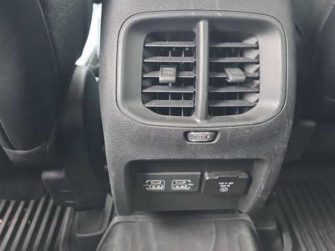 Used 2023 Jeep Cherokee Altitude Lux w/ Mopar Interior Package AWD/4WD image 35