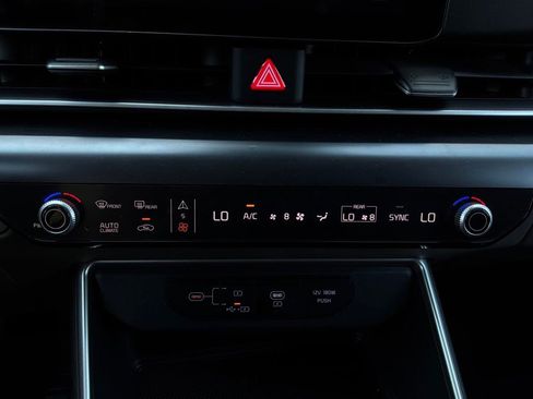 Used 2026 Kia Carnival FWD image 30
