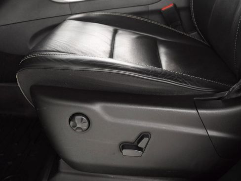 Used 2017 Jeep Grand Cherokee Overland w/ Jeep Active Safety Group image 36