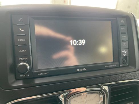 Used 2014 Chrysler Town & Country Touring image 36