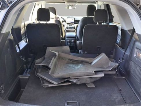 Used 2021 Ford Explorer XLT image 14