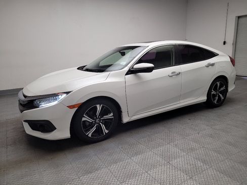 Used 2018 Honda Civic Touring image 2