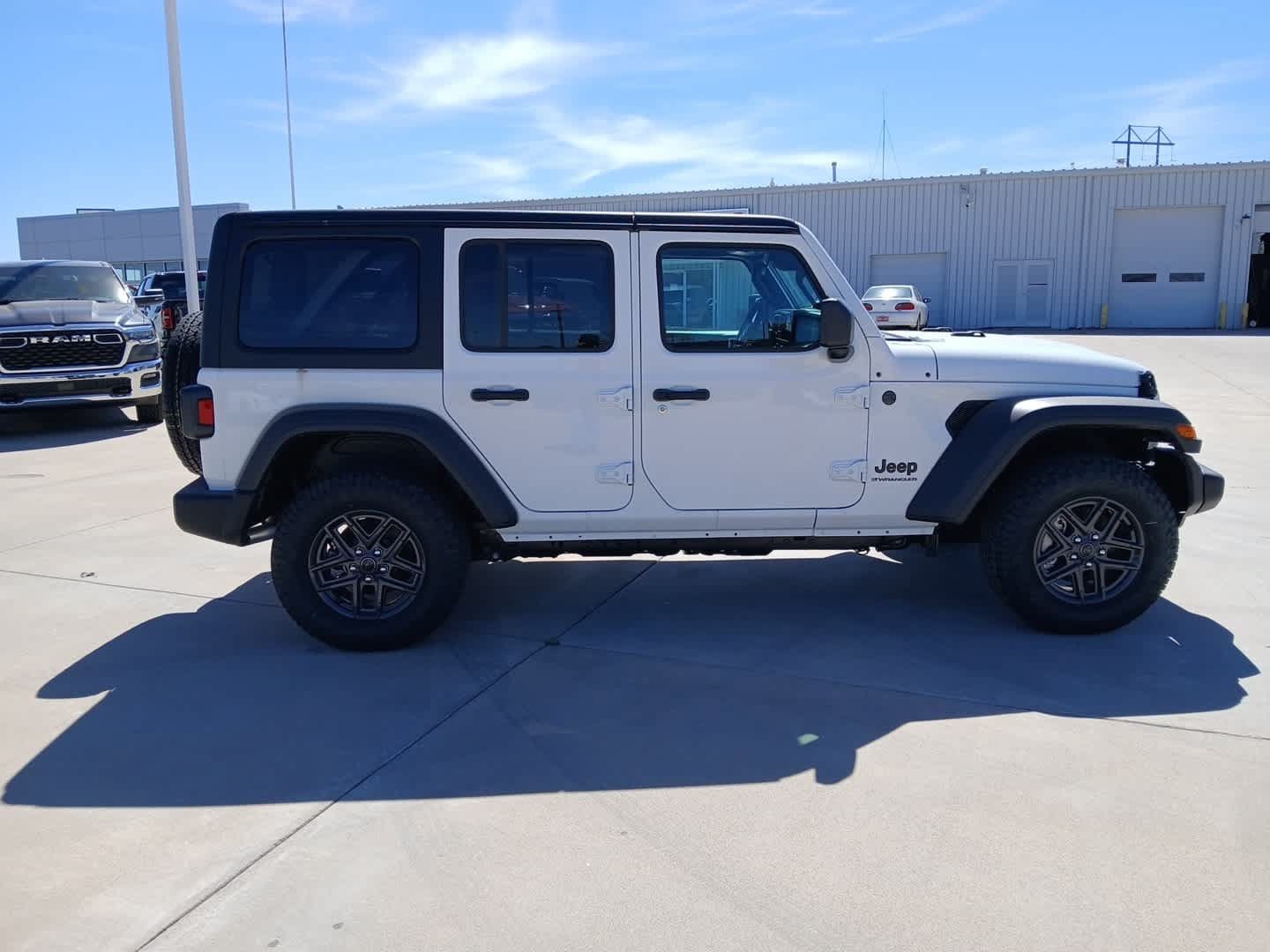 Used 2025 Jeep Wrangler Unlimited Sport AWD/4WD image 11