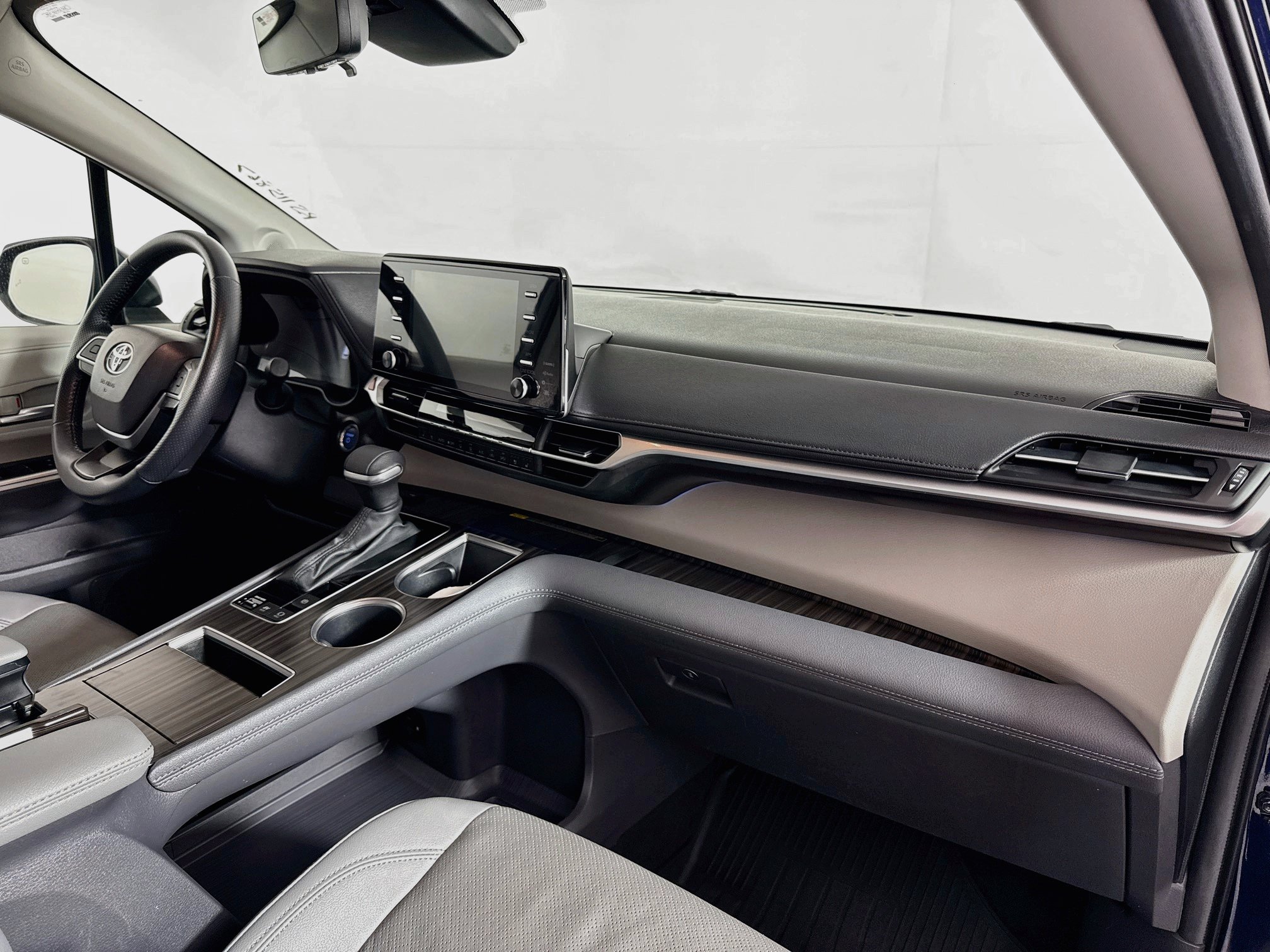 Certified 2024 Toyota Sienna Limited AWD/4WD image 30