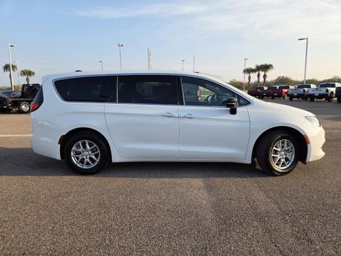 New 2026 Chrysler Voyager LX image 8