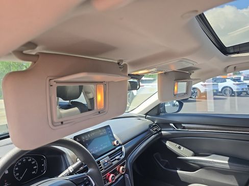 Used 2018 Honda Accord EX image 13