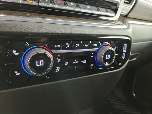 Used 2023 Chevrolet Silverado 1500 LT image 25