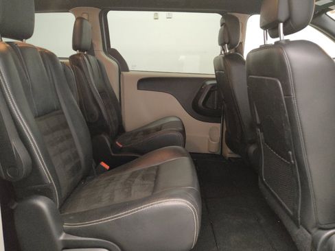 Used 2020 Dodge Grand Caravan SXT image 19
