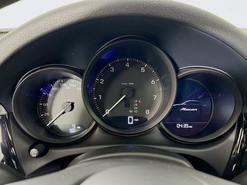 New 2026 Porsche Macan Base image 13