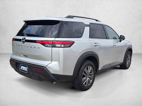 Used 2025 Nissan Pathfinder SV FWD image 5