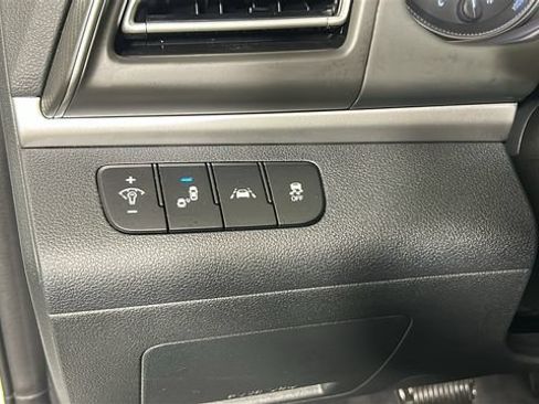 Used 2020 Hyundai Elantra Limited w/ Ultimate Package 03 FWD image 19