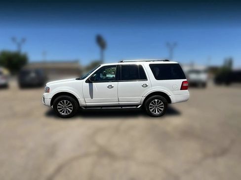Used 2016 Ford Expedition XLT w/ Equipment Group 201A RWD image 2