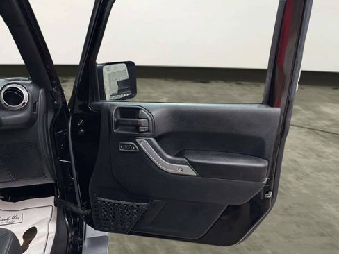 Used 2016 Jeep Wrangler Unlimited Sahara AWD/4WD image 20